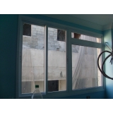 janela de correr lavanderia Vila Dalila