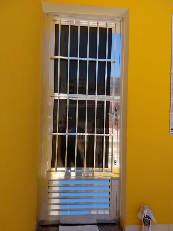 Fábrica de Porta de Alumínio com Grade Ibirapuera - Porta de Alumínio Branco