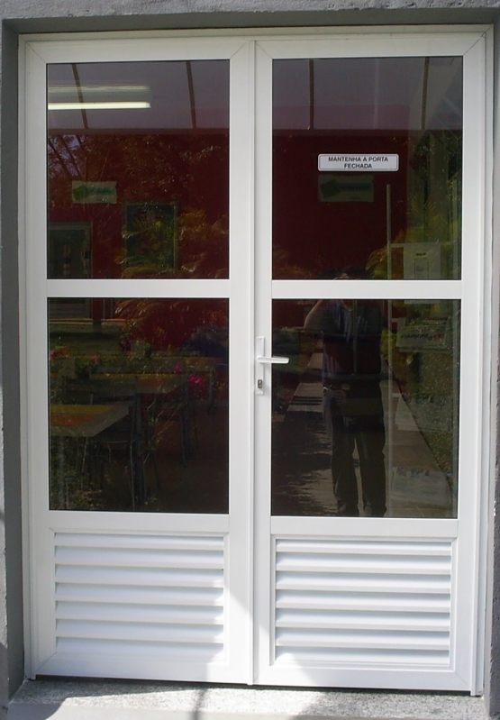 Orçamento de Porta de Alumínio Branco Vidro Verde Jardim Guarapiranga - Porta de Vidro com Esquadria de Alumínio